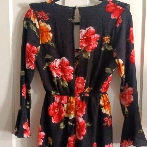 Black & Floral Shorts Romper 🔥💕 - Picture 7 of 8